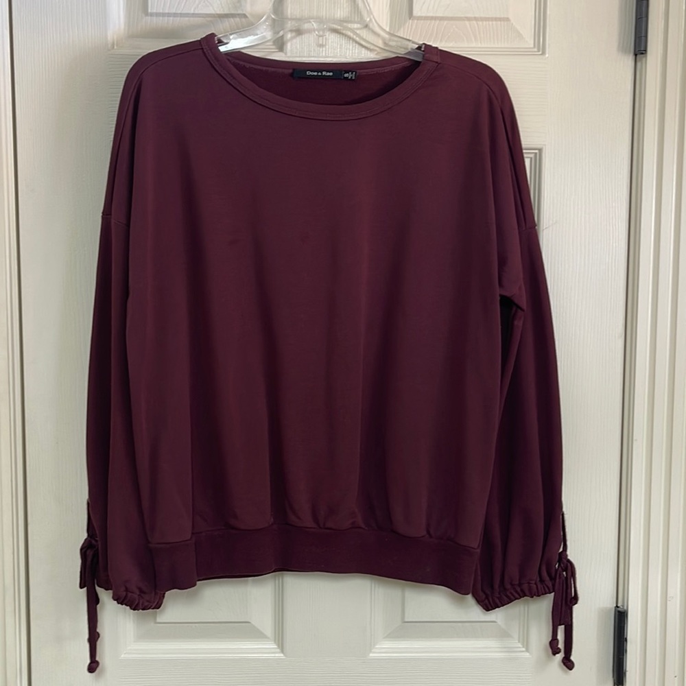 Doe & Rae size small long sleeve sweat top